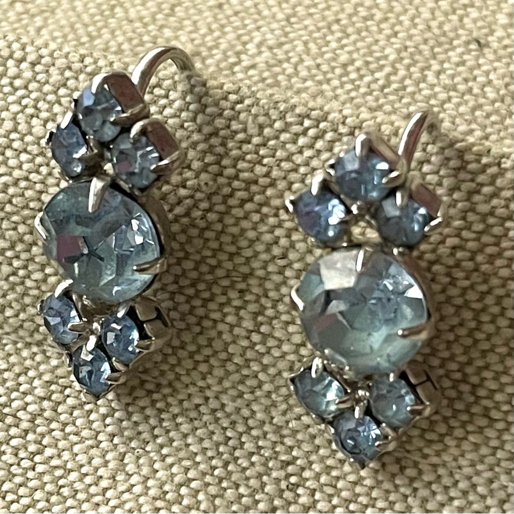 Vintage blue rhinestone clip earrings